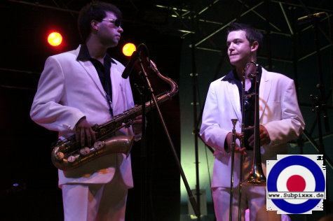 Carlos Reisch (D) 16. Chiemsee Reggae Festival - Übersee - Tent Stage 29. August 2010 (10).JPG